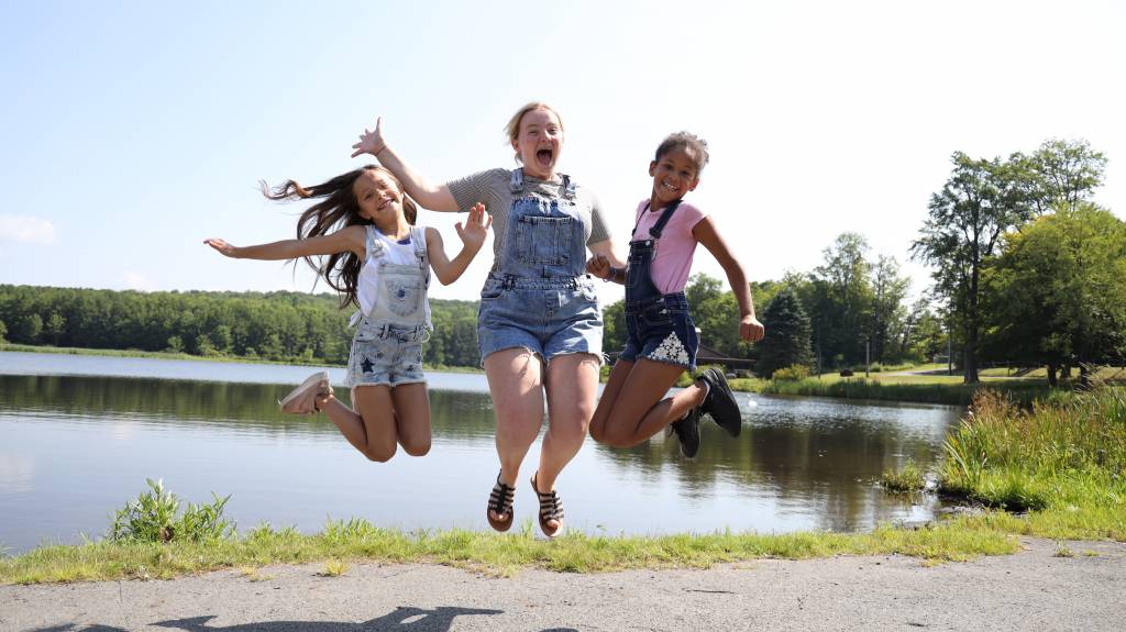 3 Girls jumping